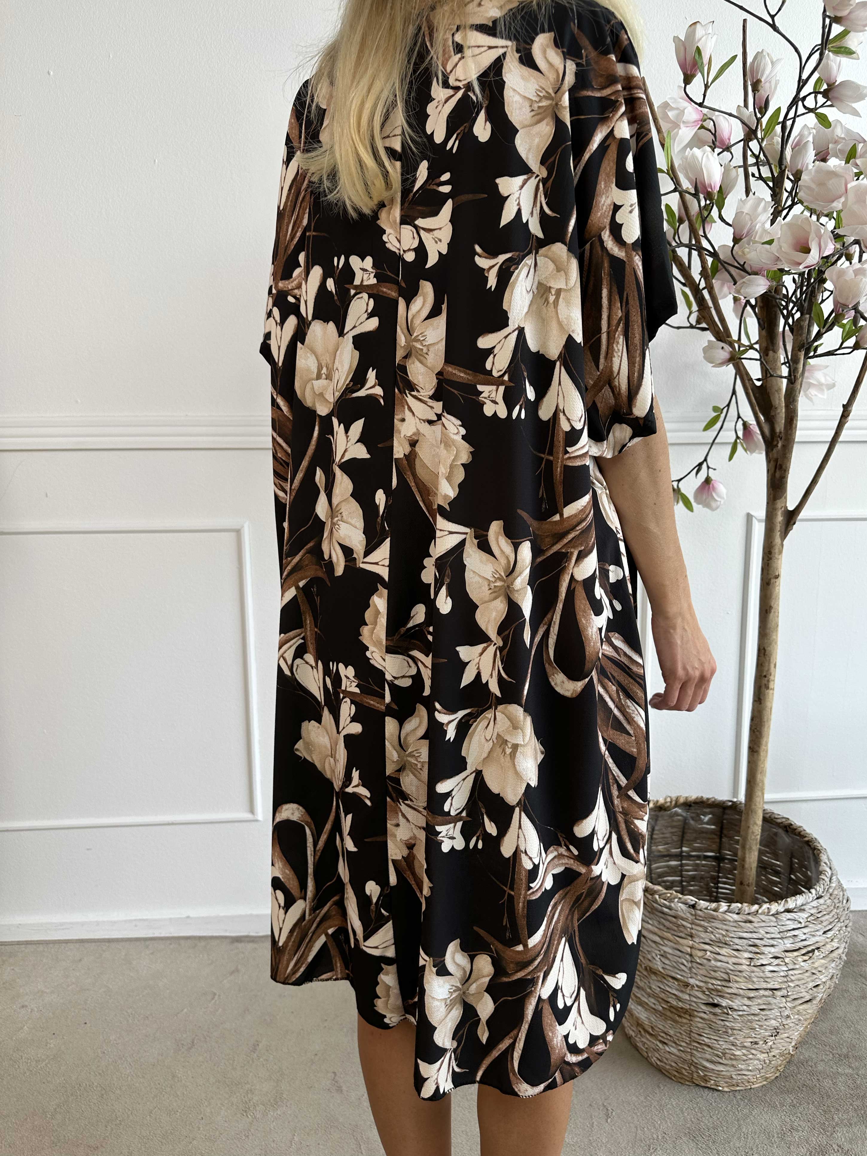 Mallie - Blommönstrad skjortklänning med v-ringning